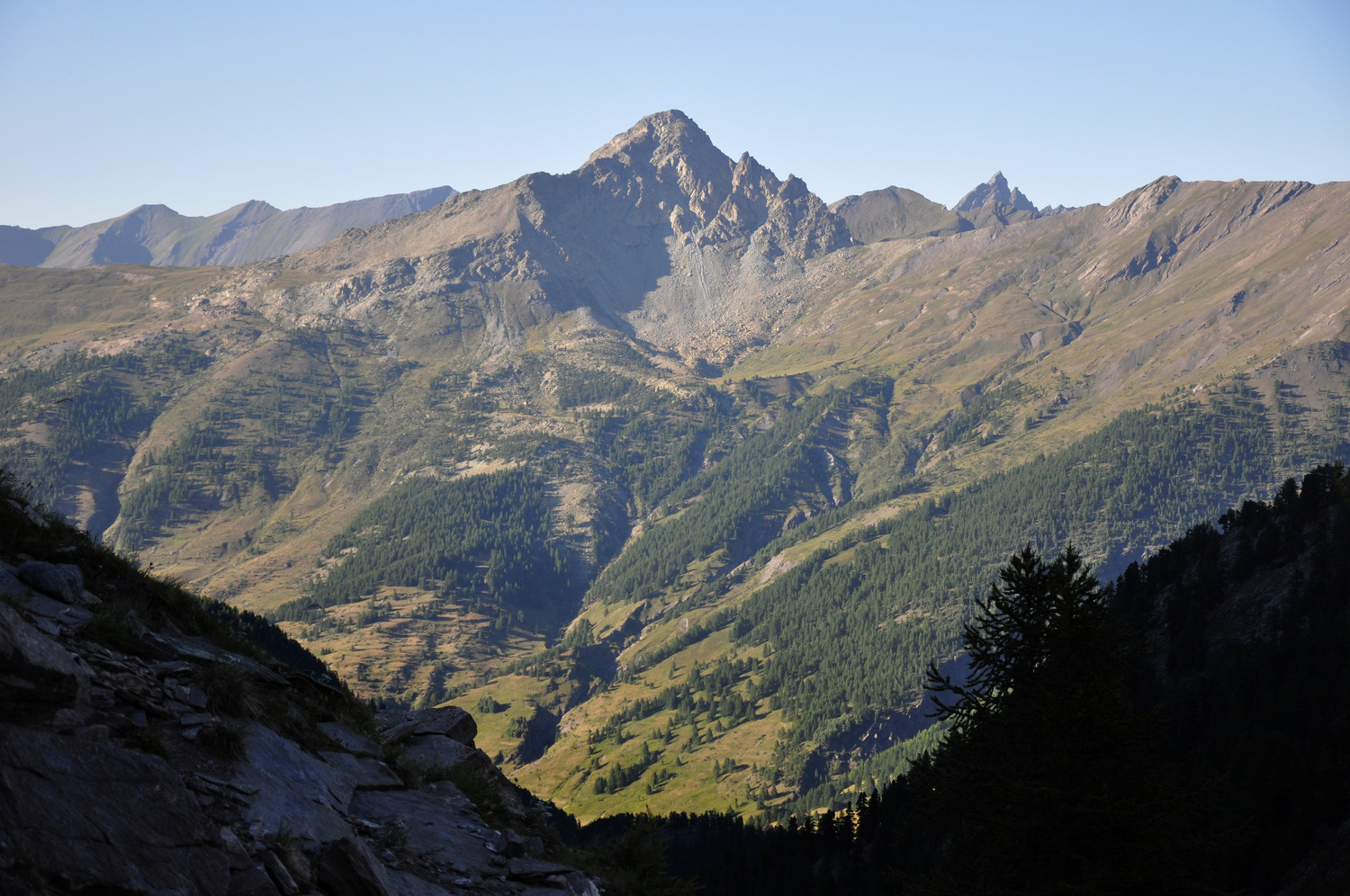 Le Pelvas, vu du vallon de Bouchouse. 07/2010