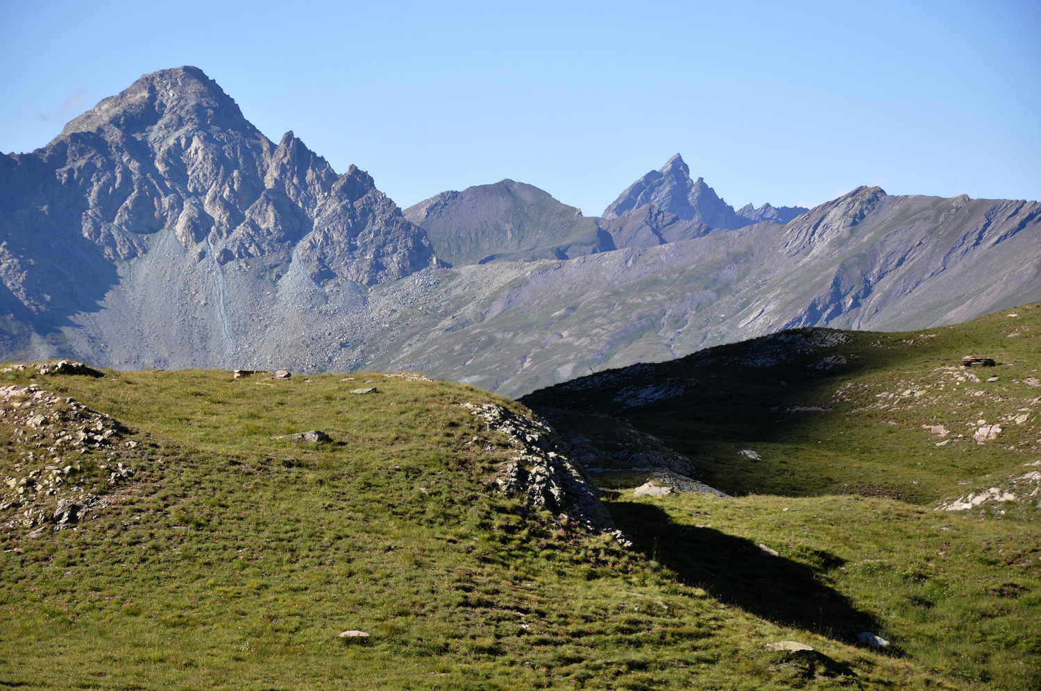 Le Pelvas, la Mait d'Amunt, le Bric Bouchet, vus du sud. 07/2010