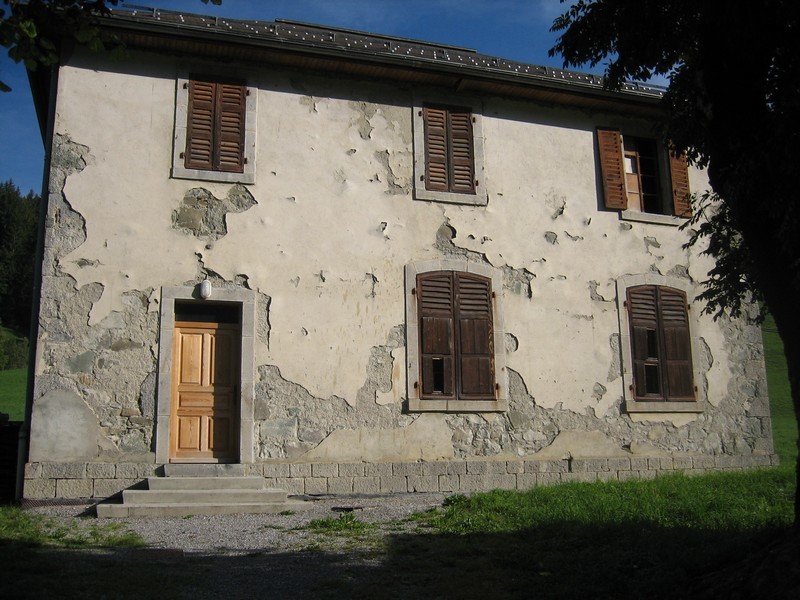 Ancienne école dans la vallée du Bouchet