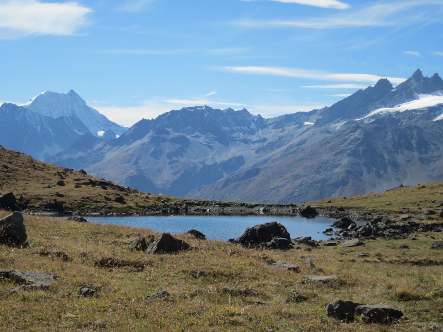 Petit lac en-dessous du lac du Tsaté