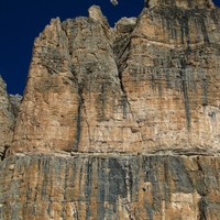 Face SE du Sasso Pordoi et benne suspendue