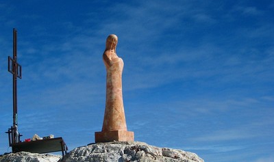 Croix et Vierge au sommet du Piz Boè. Une pensée pour Aurore et François en cet instant.