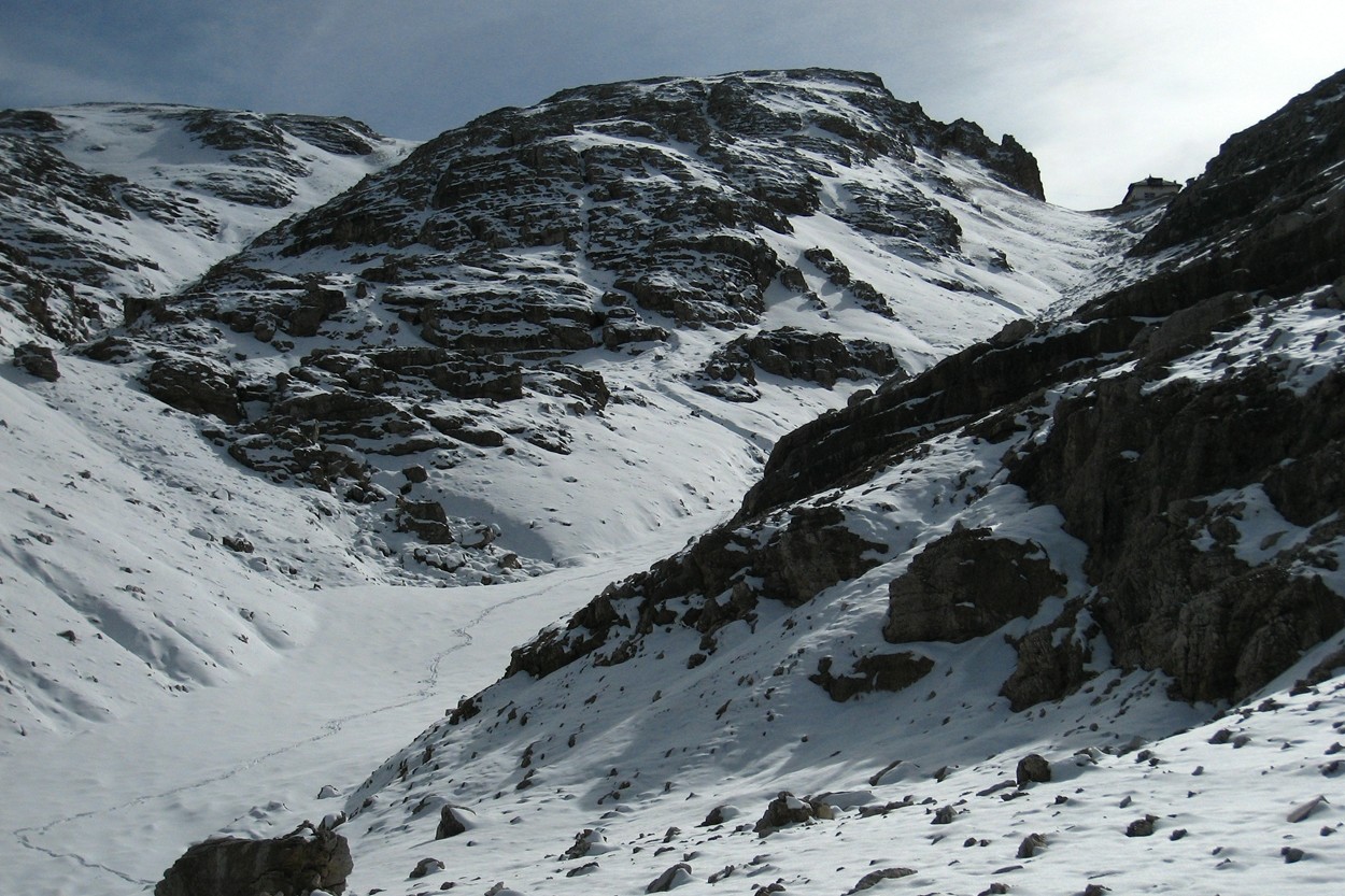 Montée vers la Forcella Pordoi dans le Valon del Fos