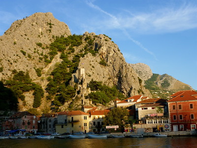 La vieille ville, le château et Peovo La vieille ville, le château et Peovo