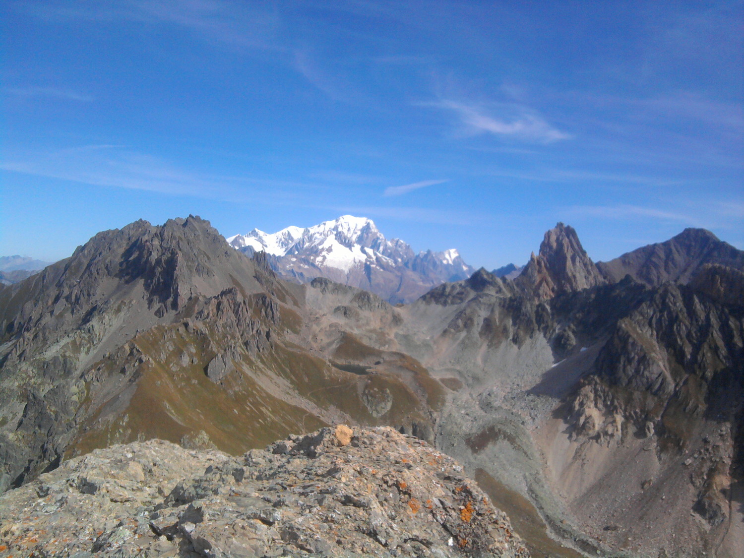 Mont Blanc et aiguille de la Nova au premier plan à droite