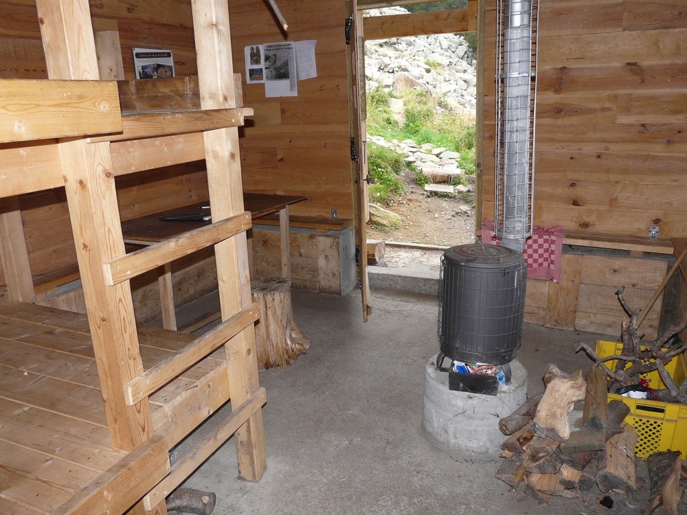 Intérieur de l'abri du Pinatell