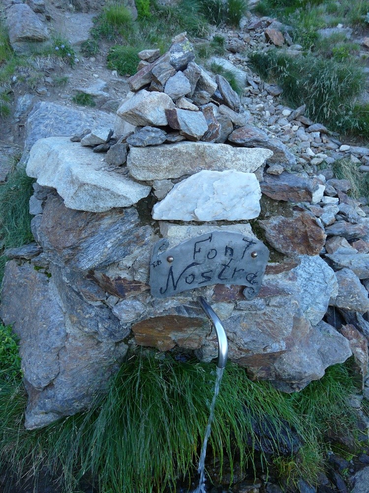 Fontaine dans la montée au Canigou