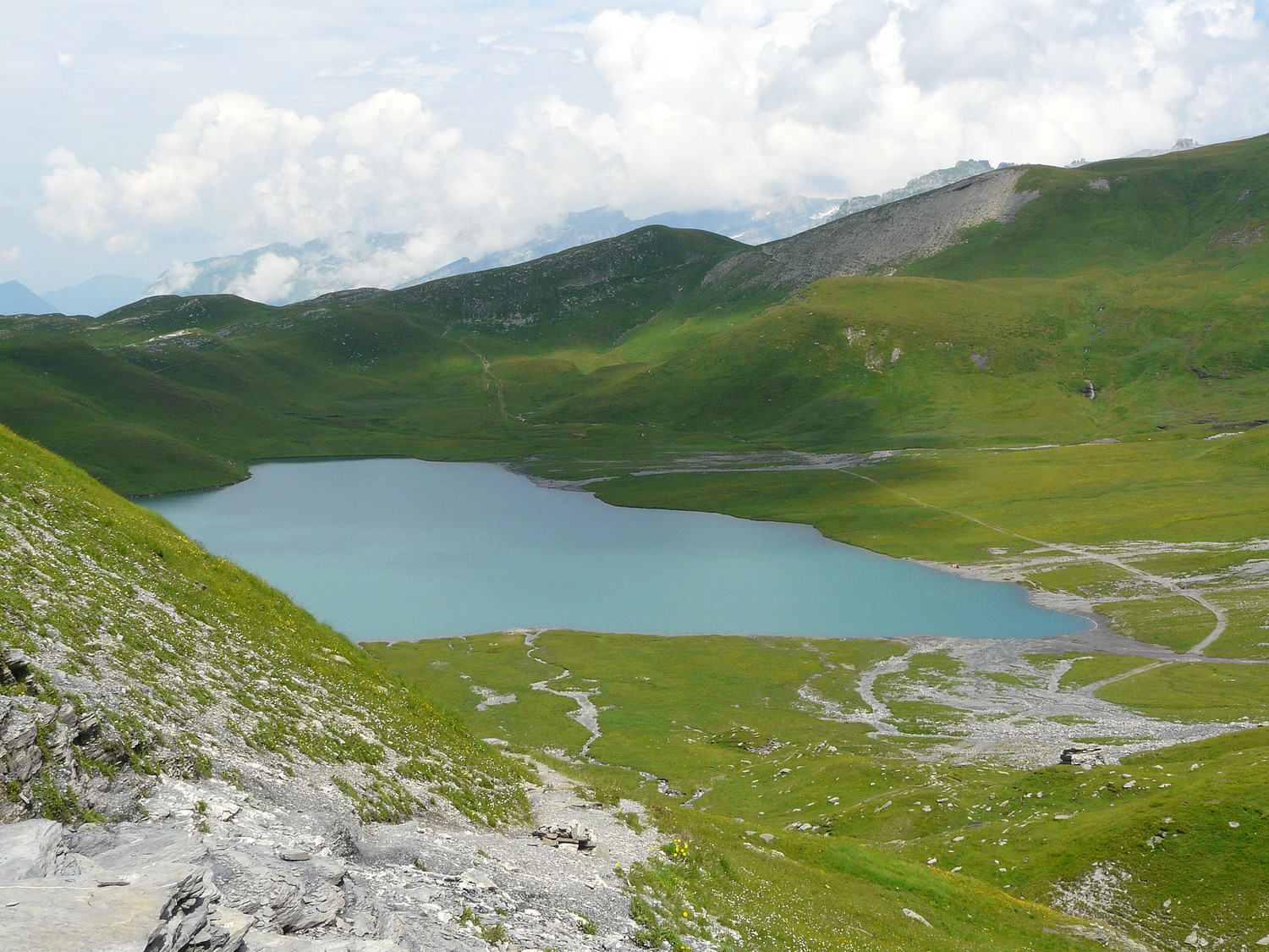 Le lac d'Anterne (les Fiz) et le petit col d'Anterne derrière