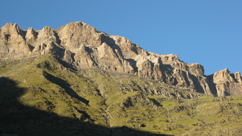 les Tours au-dessus du vallon de l'Aguila