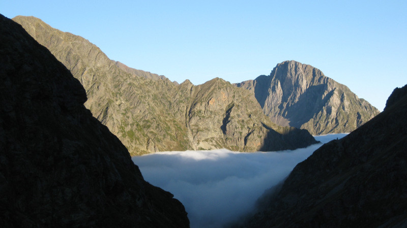 mer de nuages sur les gorges de Clarabide