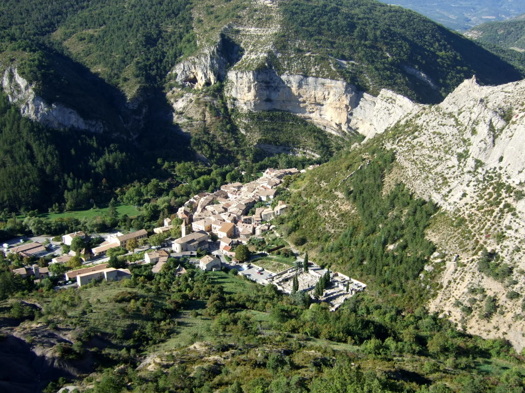 Le village d'Orpierre depuis le Quiquillon