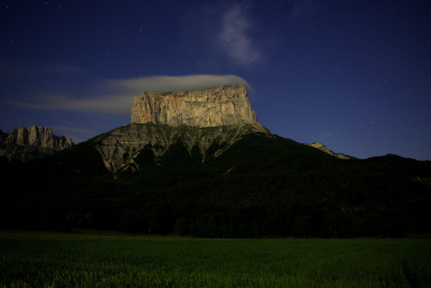Mont Aiguille, soir de pleine Lune