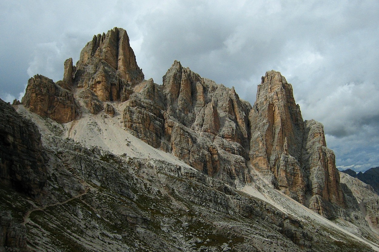 Pointe S de la Cima de Fanes (G), Torre Travenanzes (milieu), Torre Fanes (D)