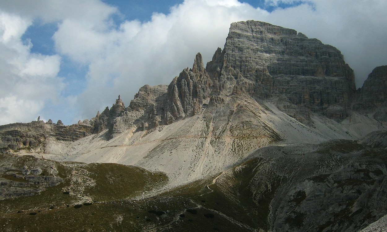 Mone Paterno : arête N débutant à la "Saucisse de Francfort". Versant W.