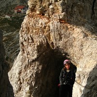 A la sortie d'une des galeries du Sentier Innerkofler au Monte Paterno