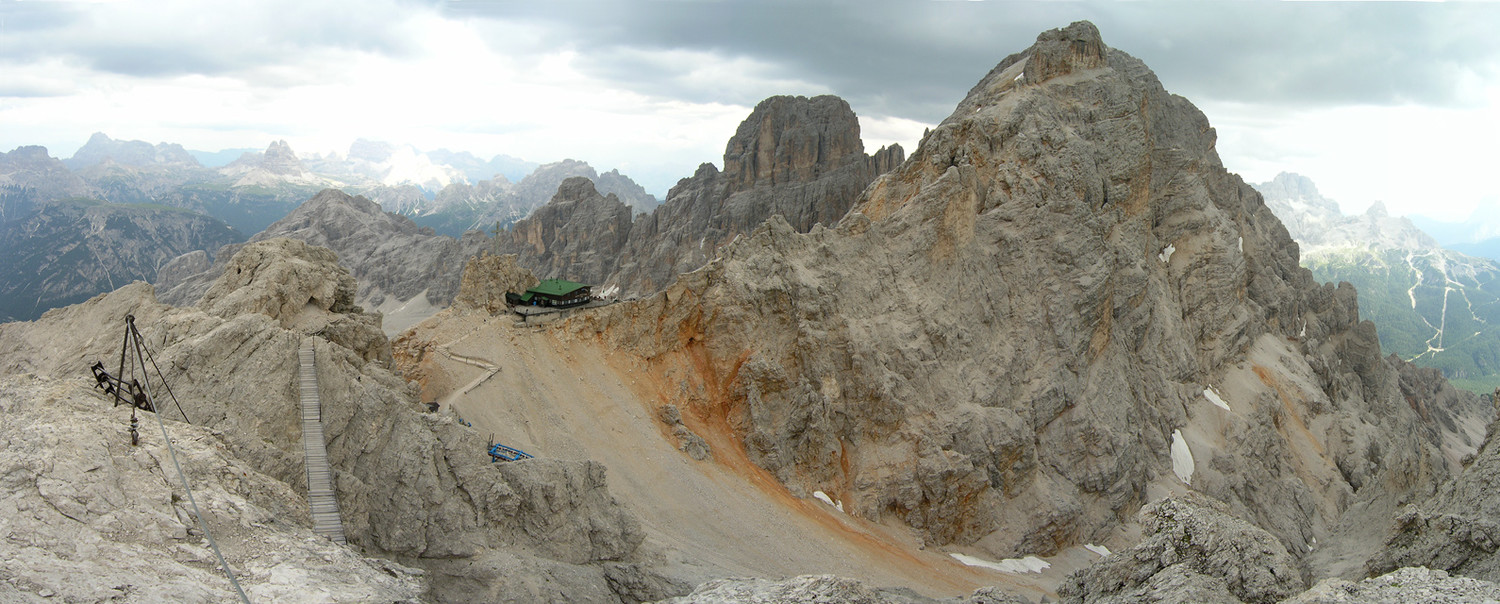 Refuge Lorenzi et via Marino Bianchi à droite