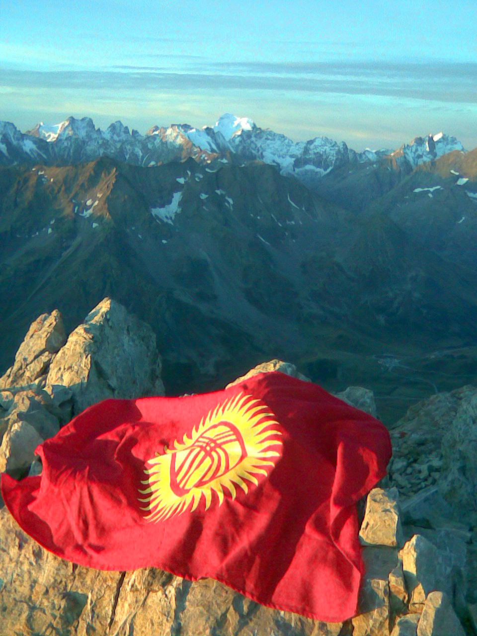 Le Kyrgystan salut la barre des Ecrins