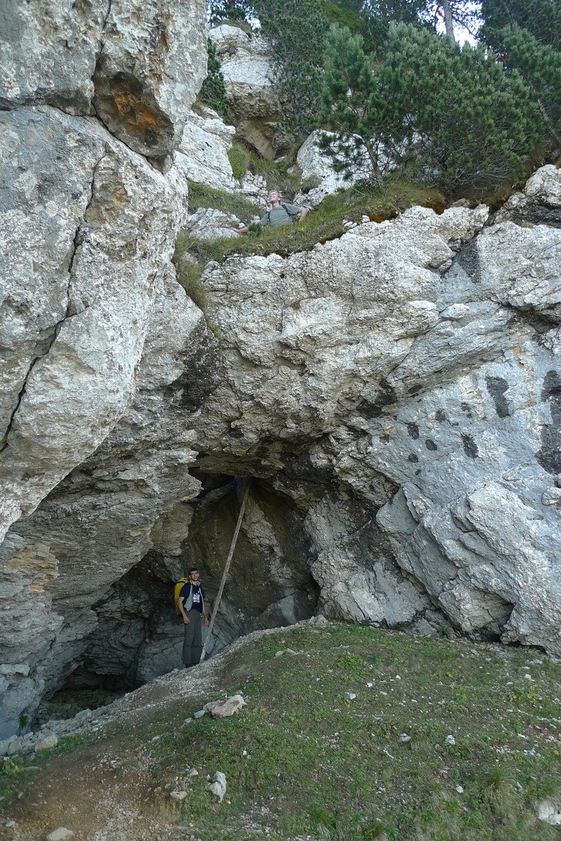 Franchissement de la grotte à l'échelle