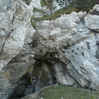 Franchissement de la grotte à l'échelle