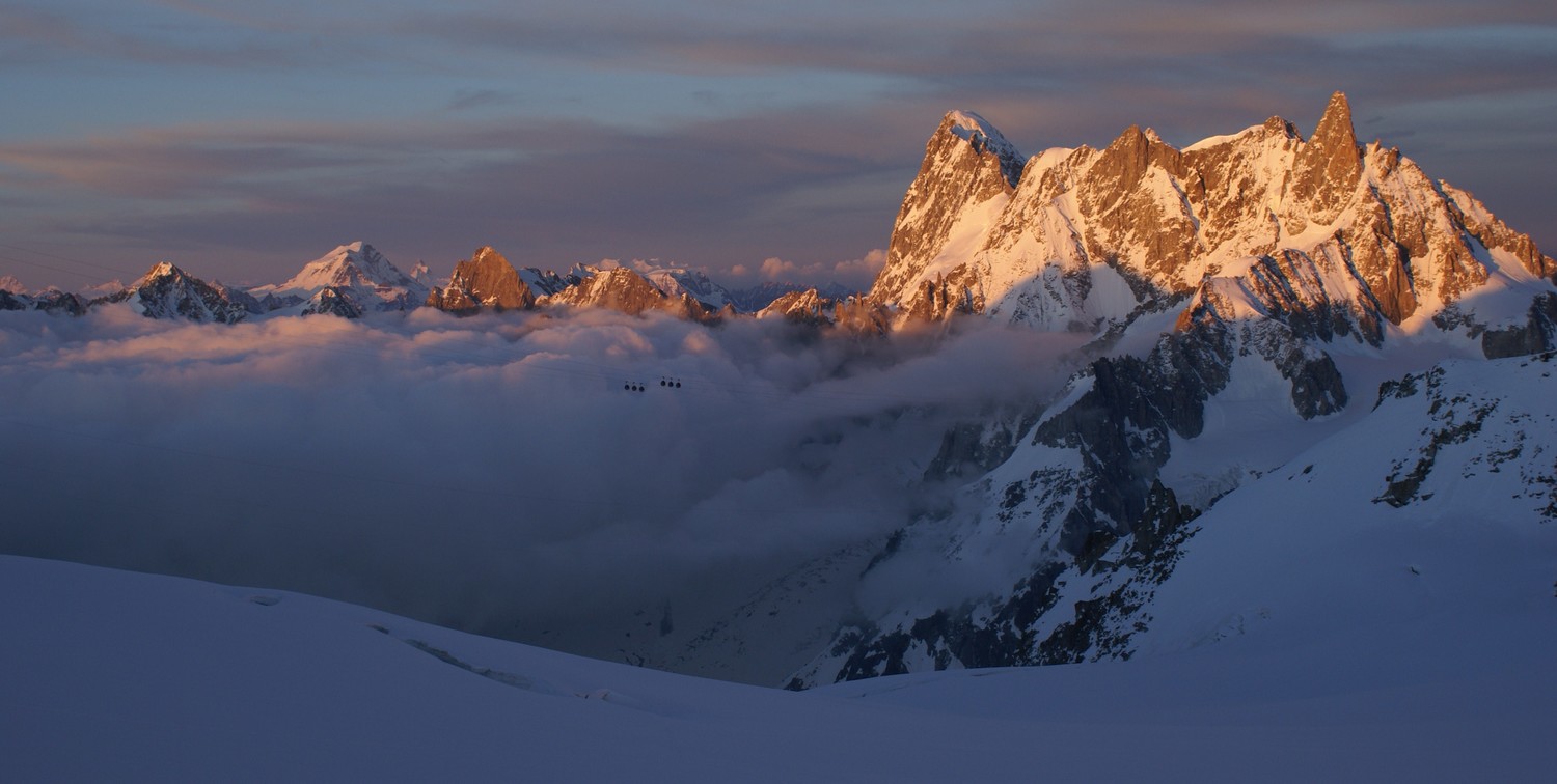 Crépuscule sur les Jorasses