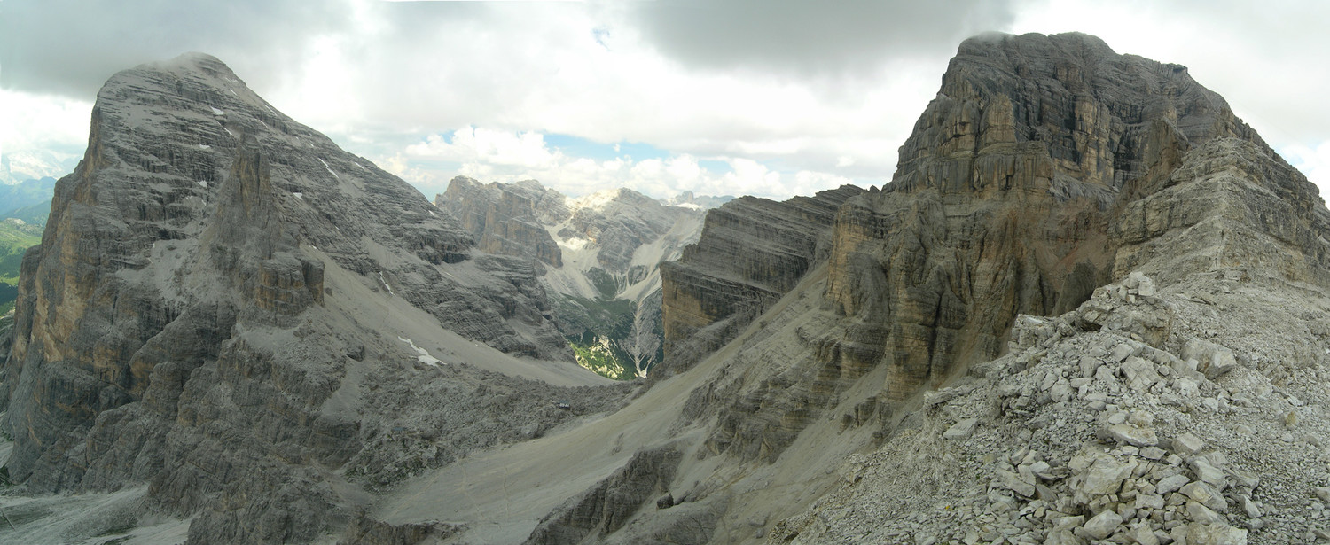Tofana di Rozes, refuge Giussani et Tofana di Mezzo vus de la Punta Anna
