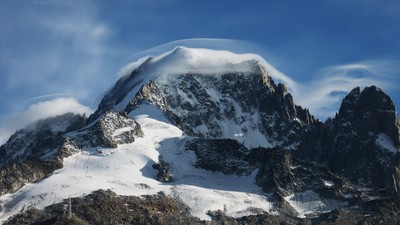 La verte met son écharpe. La verte met son écharpe.