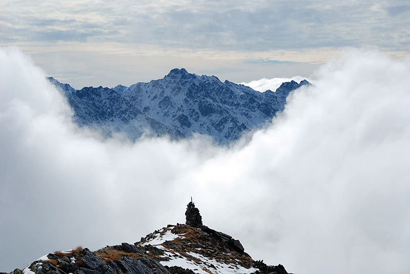 Magnifico scorcio dalla cresta SE del Piz Glims verso il Piz Arpiglias 3027 m, come si vuol dire cogli l'attimo fuggente.
