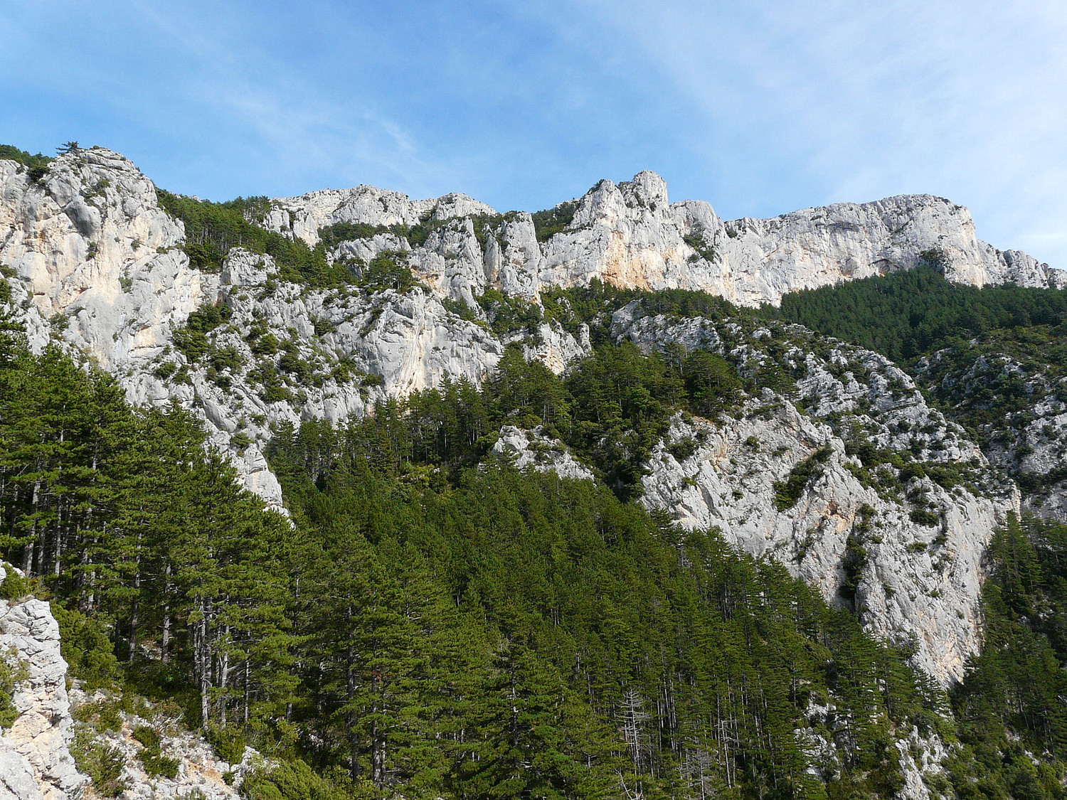 La crête de Plein Voir (Verdon) depuis St Maurin