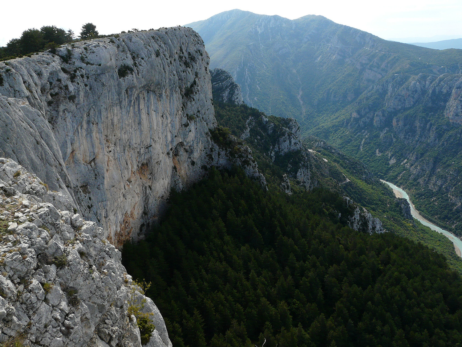 La crête de Plein Voir avec vue plongeante sur les gorges du Verdon