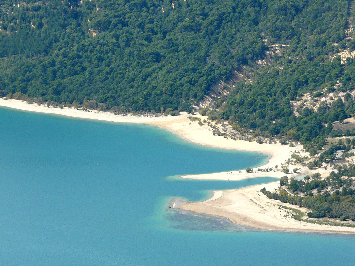 Le lac de sainte Croix ou une plage de polynésie ?