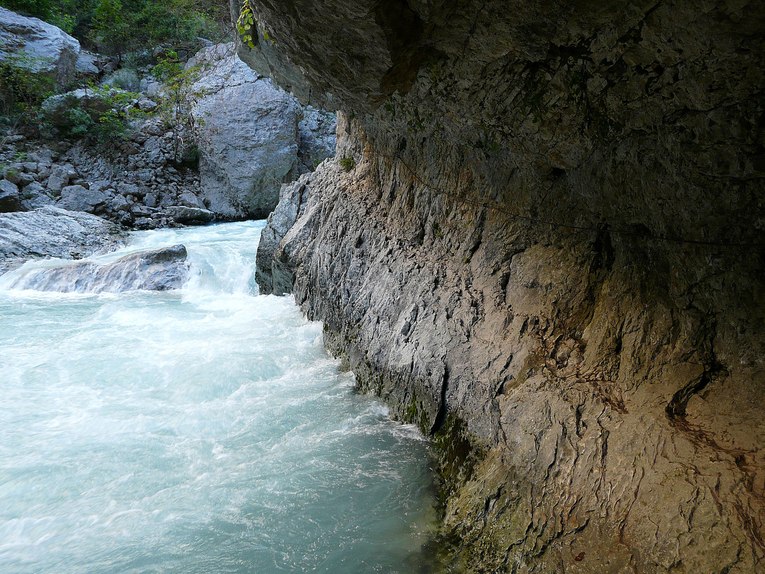 Passage délicat en encorbellement