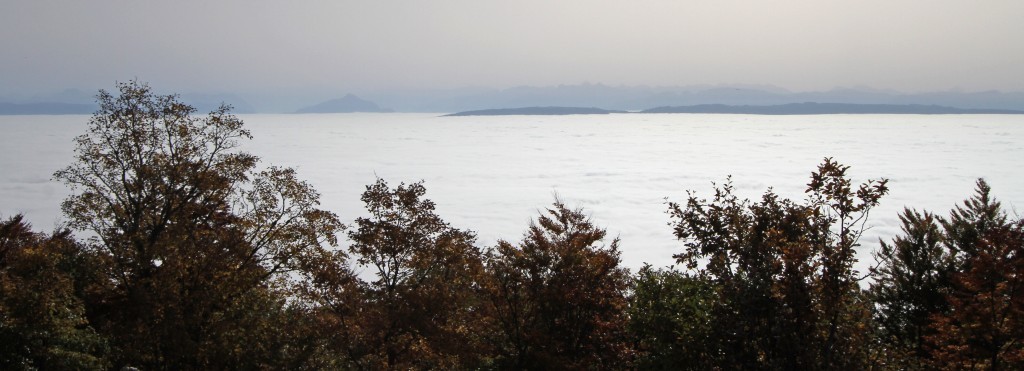 Le Salève, île dans la brume