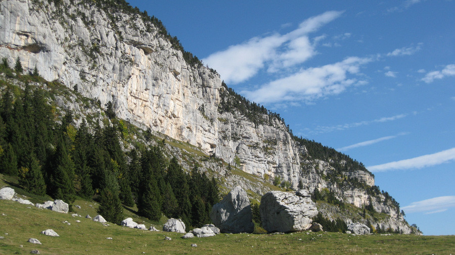 en montant vers le Pas des Barres
