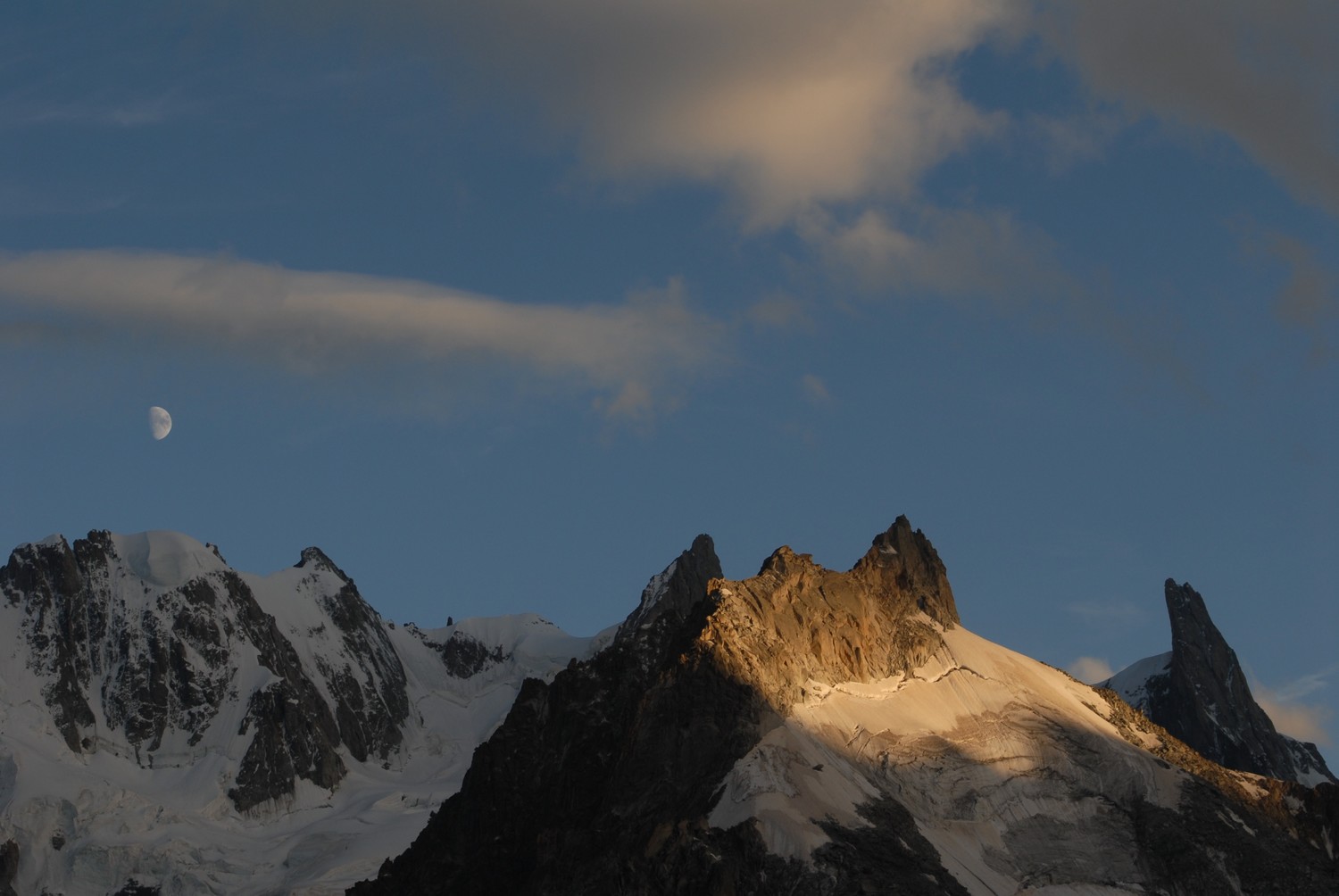 Exergue - Aiguille du Tacul sur fond d'arête de Rochefort