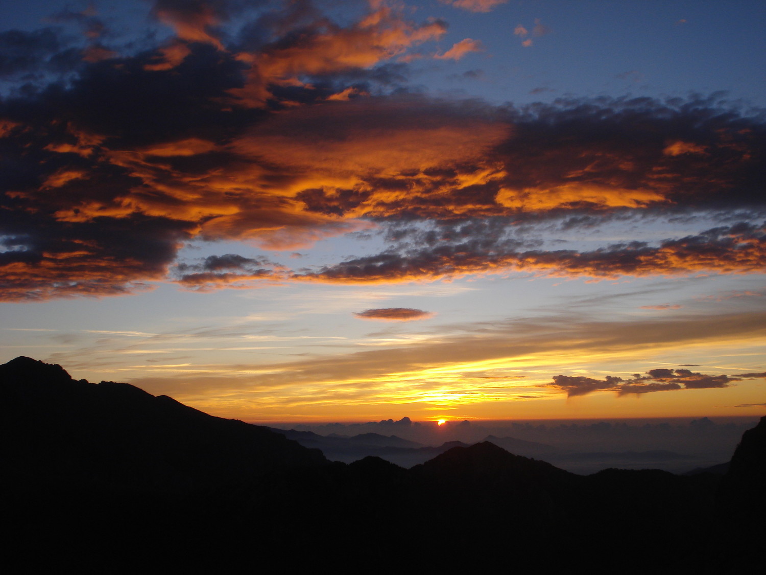 Lever de soleil depuis les Pinzi Corbini (Corse)