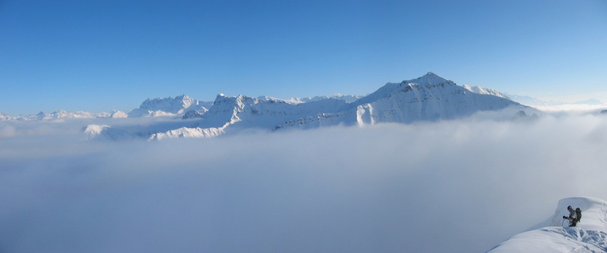 Tavaneuse dépassant de la mer de nuages