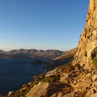 De secteur Poets (Kalymnos), vue vers le N et la baie d'Emporios