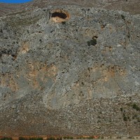 Kalymnos : Grey Zone (G) et Sea Breeze (D) vus de l'autre côté de la baie d'Arginonda