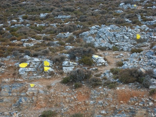 Marquage jaune pour rejoindre le secteur Julian (Kalymnos)