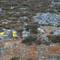Marquage jaune pour rejoindre le secteur Julian (Kalymnos) Marquage jaune pour rejoindre le secteur Julian (Kalymnos)