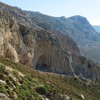Kalymnos : le secteur Odyssey vu du secteur School