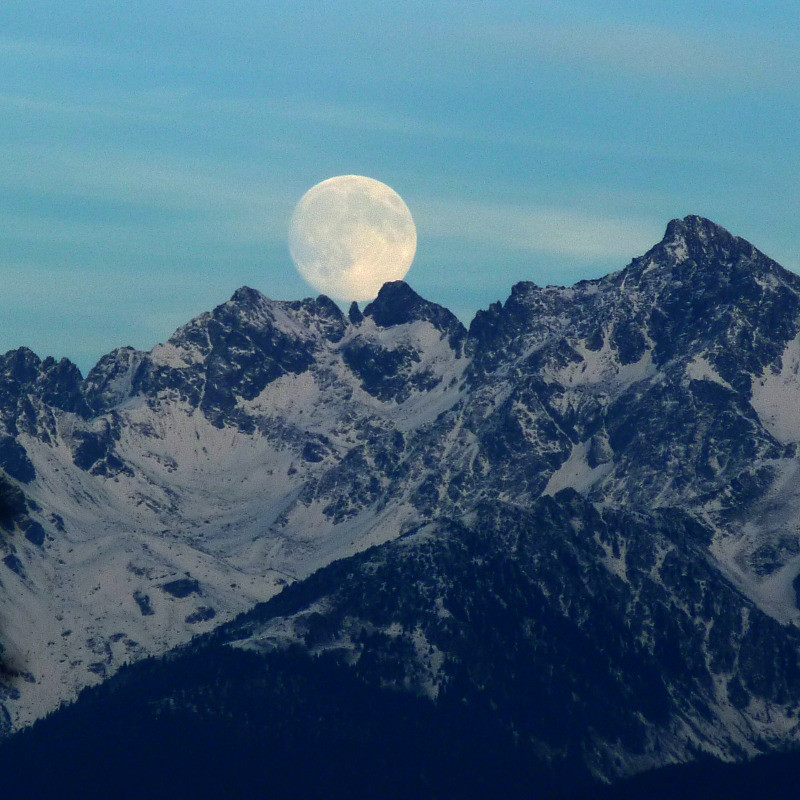 Moon bilboquet sur l'arête Pic de la Pierre - Trois Officiers