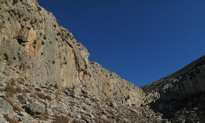 La face SW de Monastery (Kalymnos) La face SW de Monastery (Kalymnos)