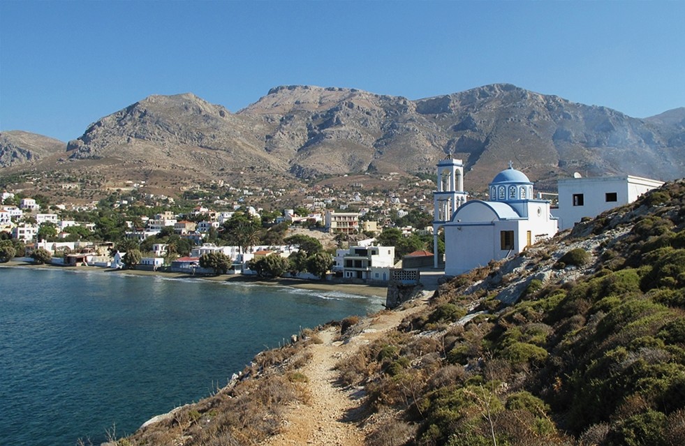 La plage de Kantouni vue depuis le sentier de bord de mer