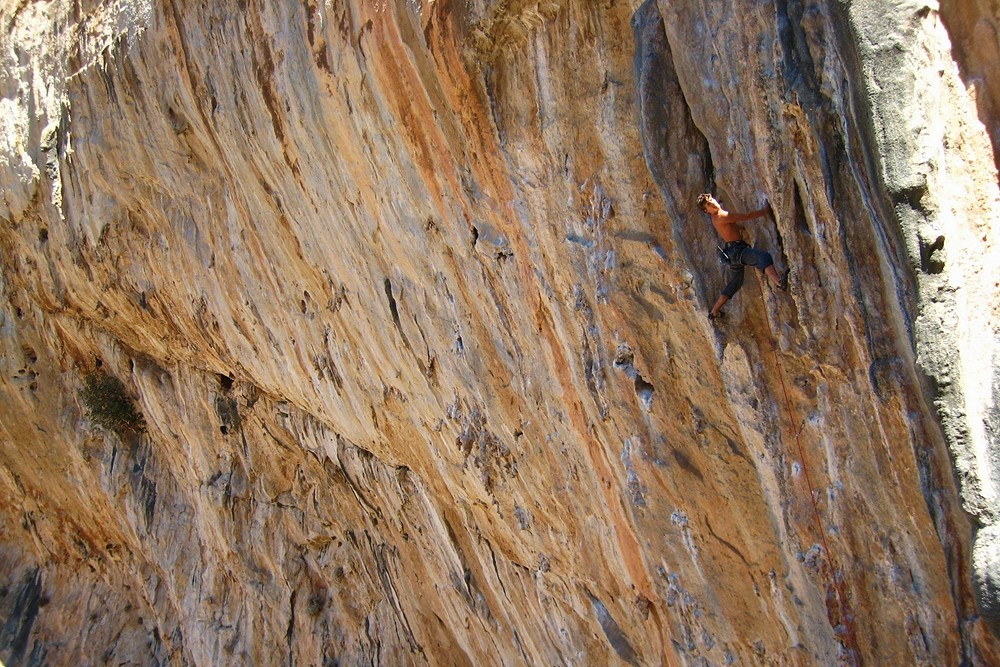 Dans les dévers de Arhi (Kalymnos)