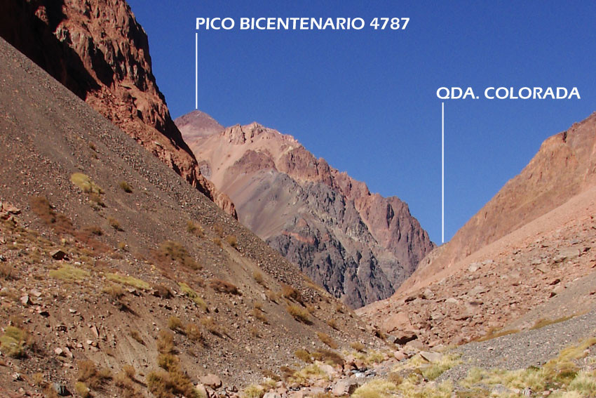 Pico Bicentenario desde la entrada de la Quebrada Colorada, mayo 2010