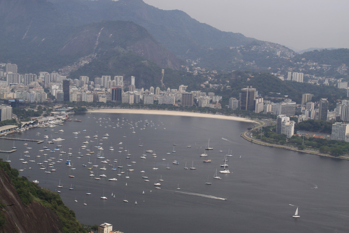 Une belle vue sur Rio (baie de Botafogo), malheureusement la météo ne collabore pas