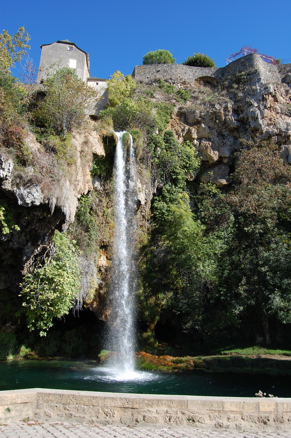 La cascade, dans Salles-la-Source