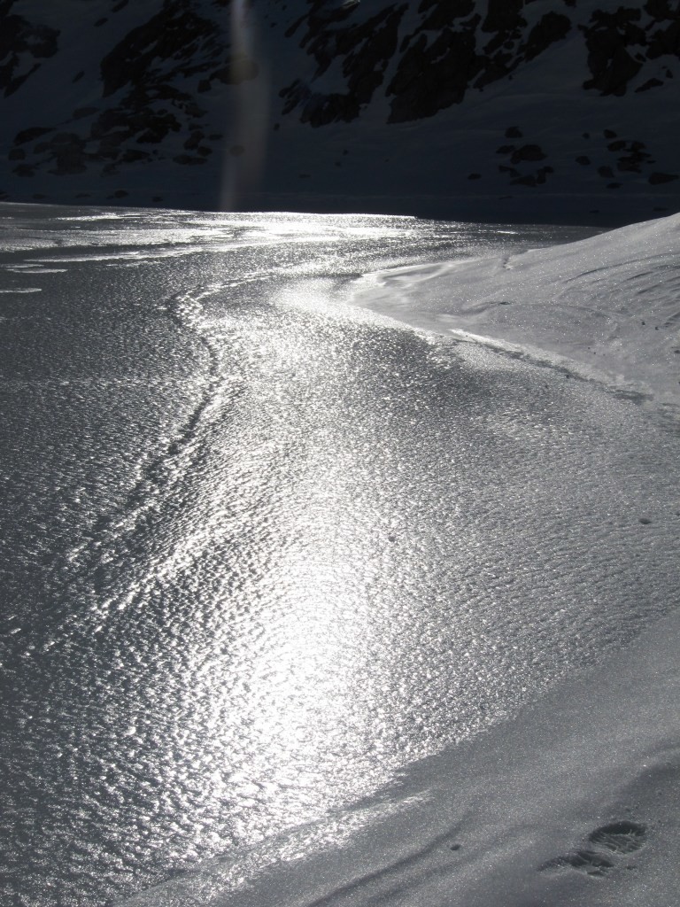 Le lac est déjà bien glacé