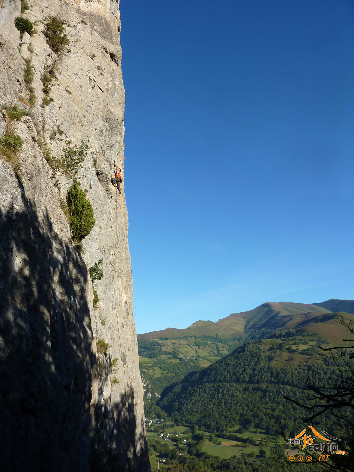 Falaise Pibeste - Secteur du Haut - Juanito dans Guerida-Mio (6c)